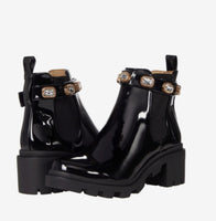 Amulet patent boot